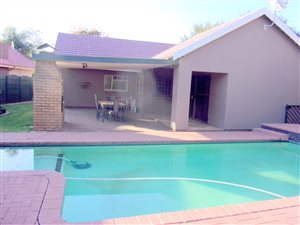 4 Bed House in Edelweiss