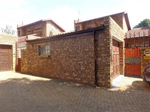 2 Bed House in Bezuidenhout Valley