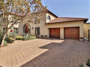 4 Bed House in Centurion Golf Estate