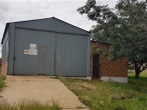 250 m² Commercial space in Hartbeesfontein