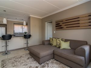 2 Bed Apartment in Rooihuiskraal North