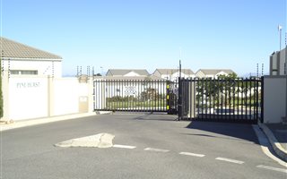 2 Bedroom House in Somerset West Central