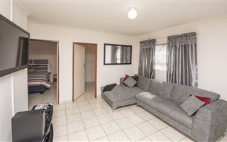 2 Bedroom House in Scottsdene