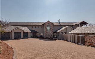 6 Bedroom House in Sterkfontein and surrounds