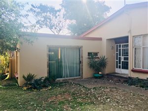 4 Bed House in Roosheuwel