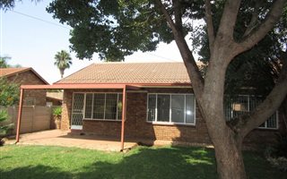 2 Bedroom House in Doornpoort and surrounds