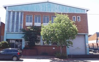 900 m² Industrial space in Benrose