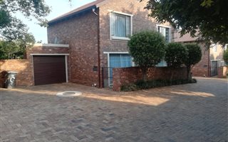 2 Bedroom Duplex in Wilgeheuwel