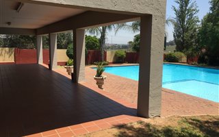 3 Bedroom Cluster in Marais Steyn Park