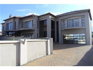 4 Bed House in Crescent Wood Country Estate