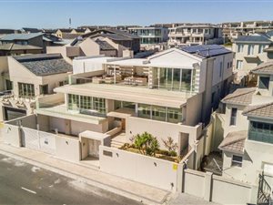 5 Bed House in Blouberg