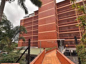 3 Bed Apartment in Essenwood