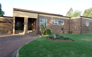 5 Bedroom House in Three Rivers East
