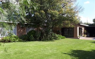 6 Bedroom House in Flora Gardens