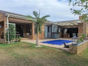 4 Bed House in Die Wingerd