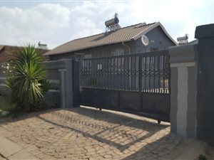 3 Bed House in Rabie Ridge