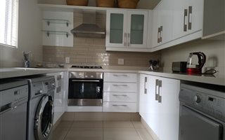 2 Bedroom Apartment in Parktown North