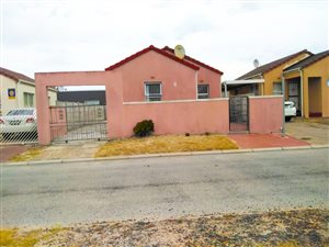 3 Bed House in Strandfontein