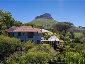 6 Bed House in Higgovale