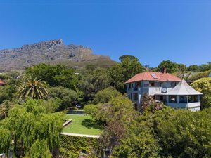 6 Bed House in Higgovale