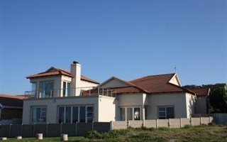 4 Bedroom House in Pienaarstrand