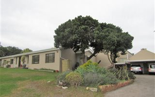4 Bedroom House in Sardinia Bay