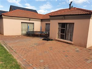 4 Bed House in Suiderberg