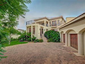 4 Bed House in Ruimsig Country Estate