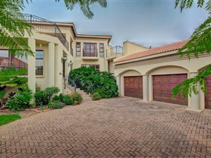 4 Bed House in Ruimsig Country Estate
