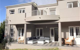 3 Bedroom House in Constantia