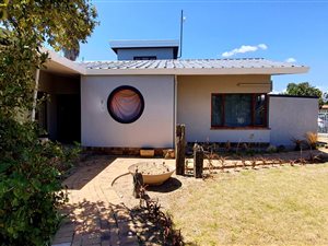 4 Bed House in Strand North