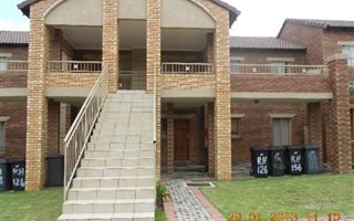 2 Bedroom Townhouse in Mooikloof Ridge