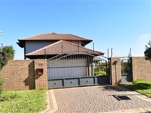3 Bed House in Van Der Hoff Park