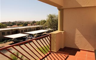 2 Bedroom Apartment in Helderkruin