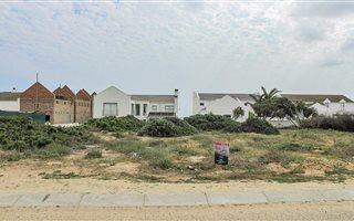 599 m² Land available in Britannia Bay