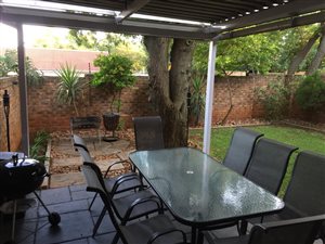 2 Bed House in Hennopspark