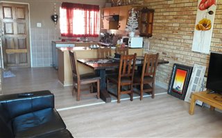3 Bedroom Townhouse in Noordheuwel