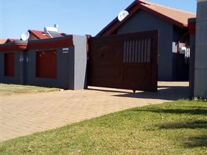 3 Bed House in Lakeside