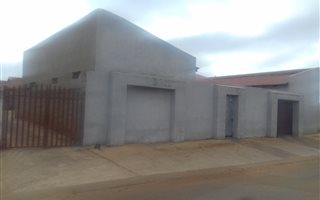 2 Bedroom House in Villa Liza