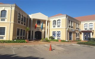 2000 m² Office Space in Bruma