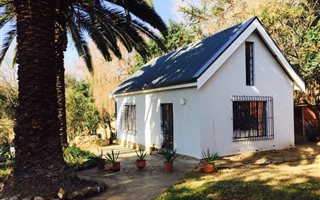 1 Bedroom Garden Cottage in Bordeaux
