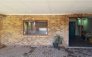 1 Bedroom Garden Cottage in Vredenburg