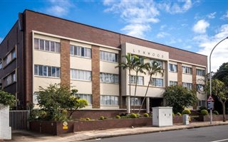 3 Bedroom Apartment in Essenwood