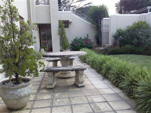 3 Bed Apartment in Kew