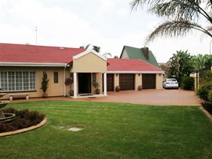 4 Bed House in Alphen Park