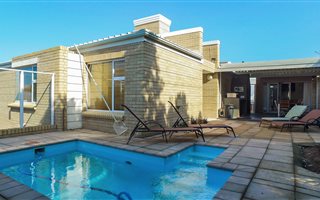 4 Bedroom House in Pienaarstrand