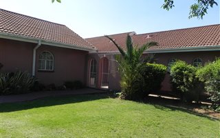 3 Bedroom House in Vanderbijlpark CE5