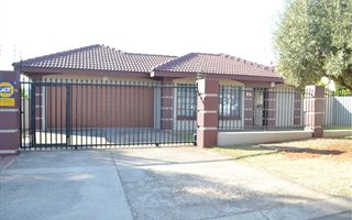 3 Bedroom Duet in Highveld