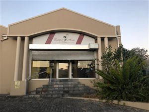 90 m² Retail Space in Vincent