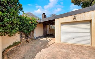 3 Bedroom House in Kensington B